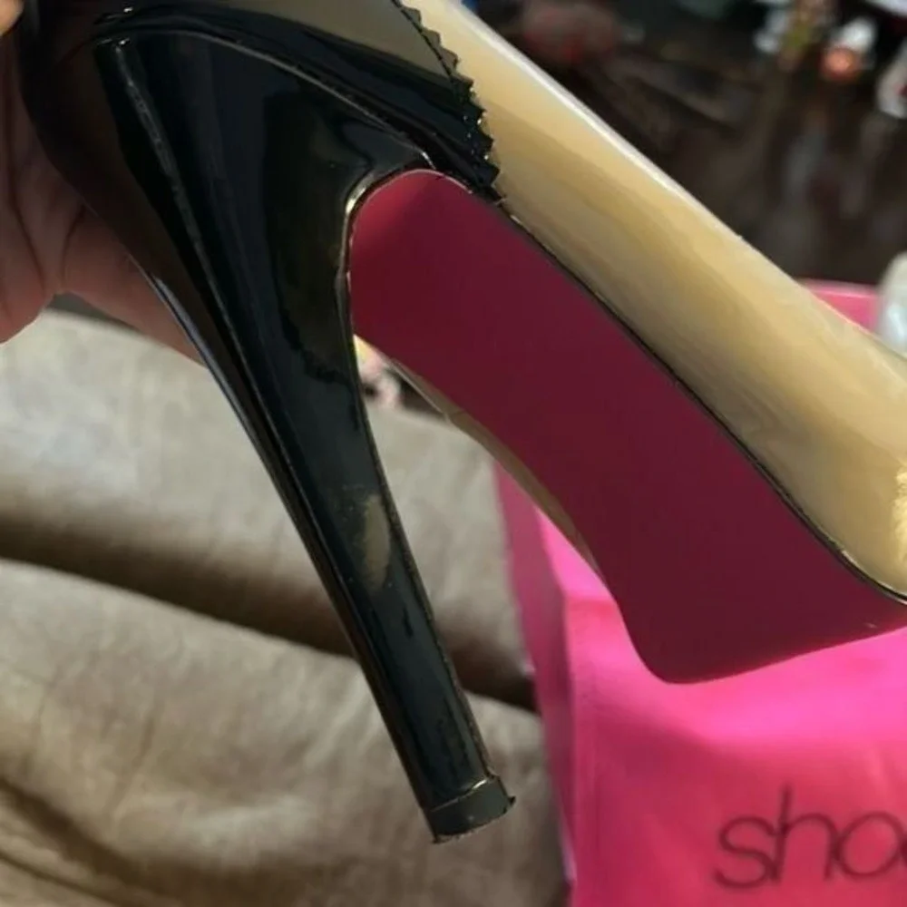 ShoeDazzle High‎ Heels Womens Size 6.5 Beige/Black